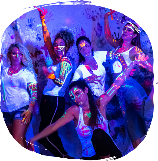 Kids celebrating art birthday party at Artnest Studio